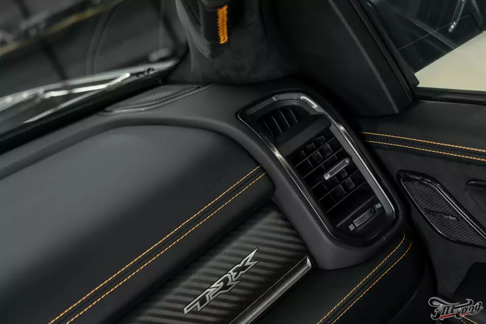 Что мы сделали с RAM TRX Hennessey Mammoth 1000?! Часть 5: процесс пошива, готовый салон и ремни безопасности